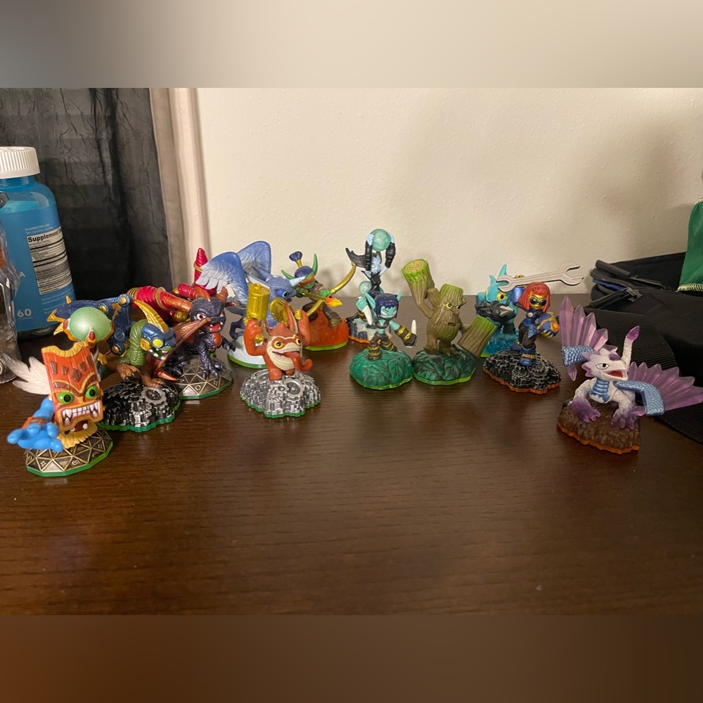 13 Skylanders